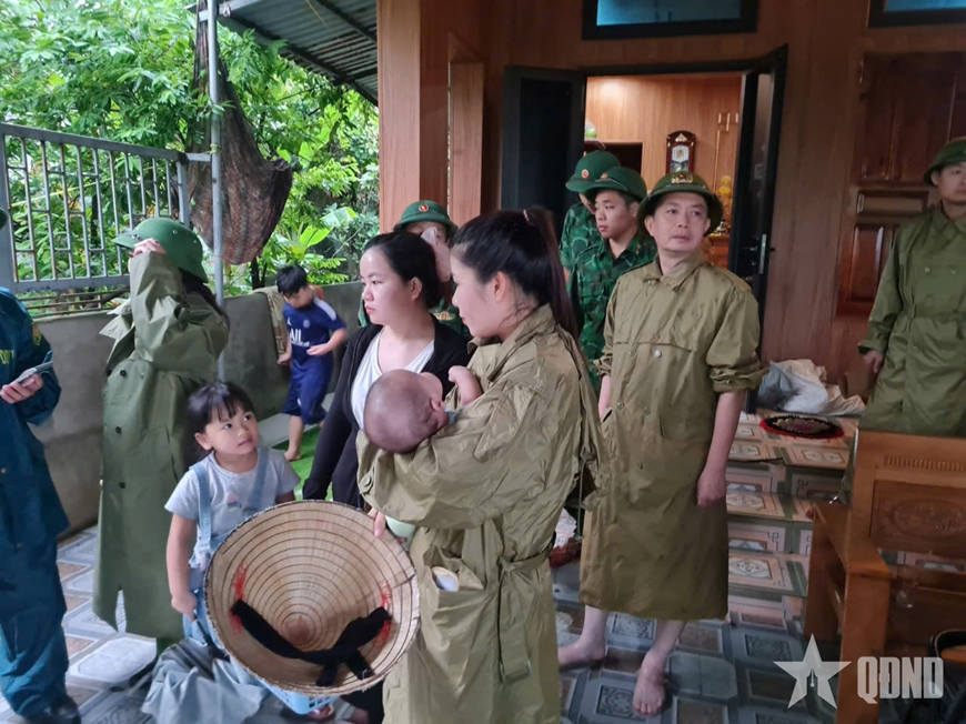 Bộ đội Biên phòng Thanh Hóa khẩn trương sơ tán dân, ứng phó bão số 5